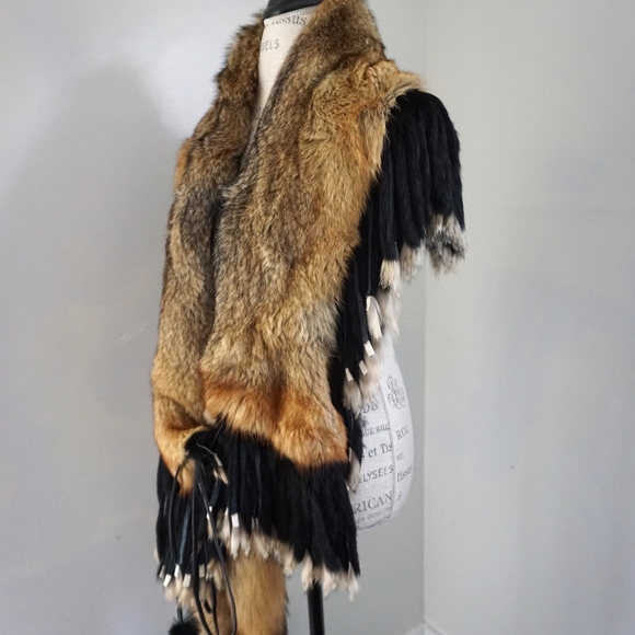 Virtual RUNWAY Collection Fox Wrap Poncho Fringe - Picture 3 of 6